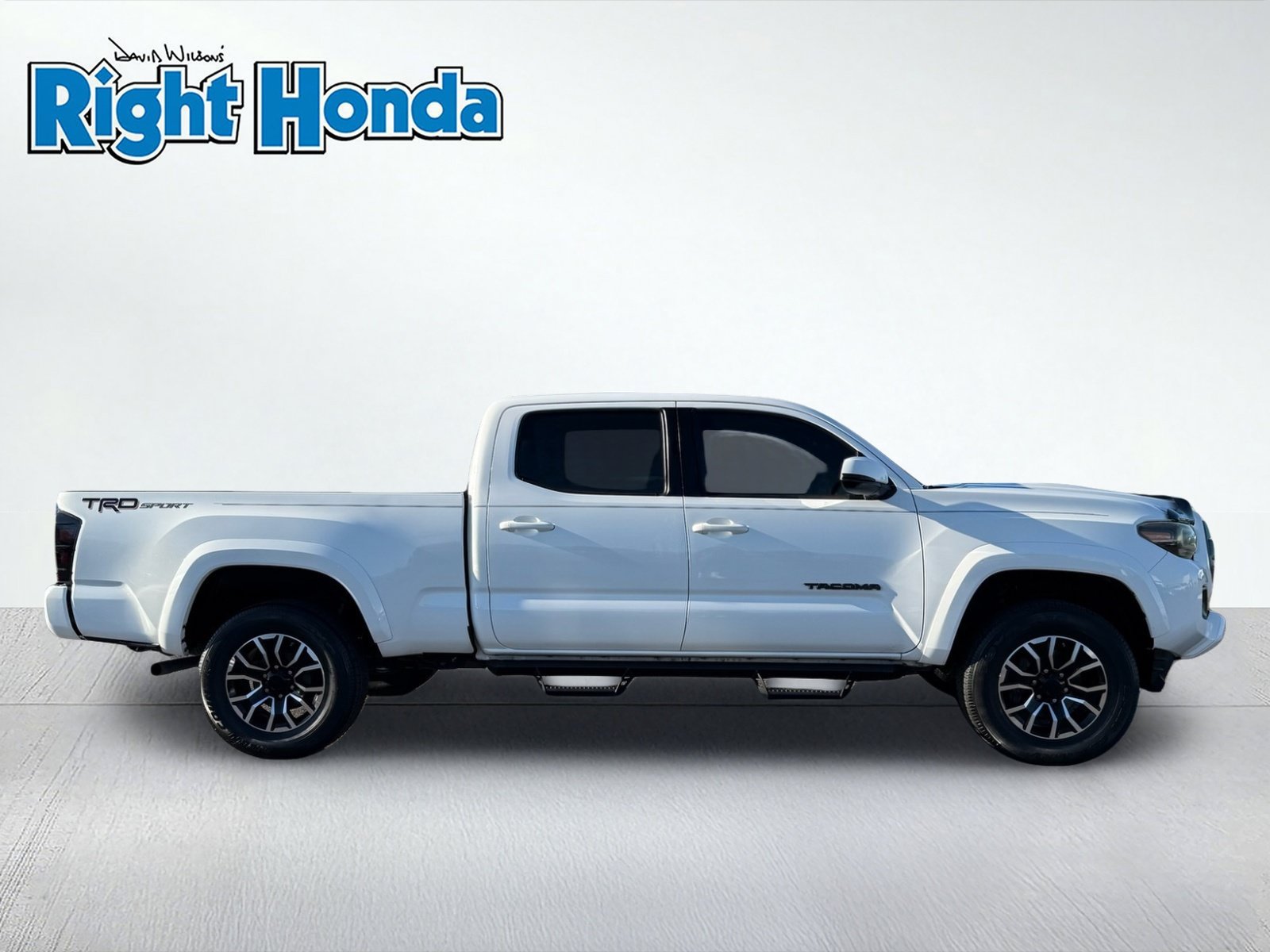 Used 2017 Toyota Tacoma TRD Sport w/ Tow Package RWD image 9
