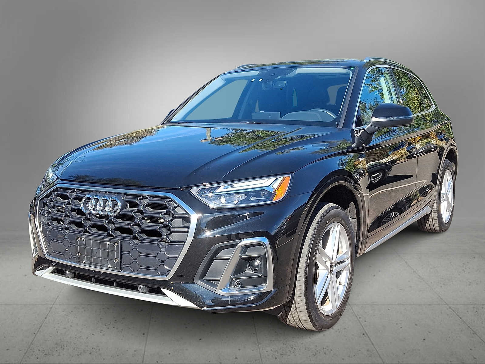 Certified 2024 Audi Q5 e Premium AWD/4WD image 1