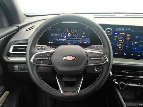Used 2026 Chevrolet Traverse LT w/ Driver Confidence Package FWD image 35