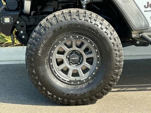Used 2023 Jeep Gladiator Rubicon w/ Trailer Tow Package AWD/4WD image 34