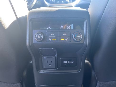 Used 2023 GMC Acadia SLT w/ Technology Package image 24