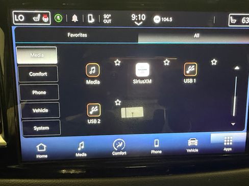 Used 2023 Chrysler Pacifica Touring-L FWD image 33