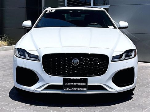 Used 2023 Jaguar XF SE RWD image 2