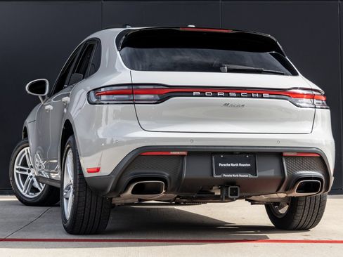 Certified 2025 Porsche Macan AWD/4WD image 3