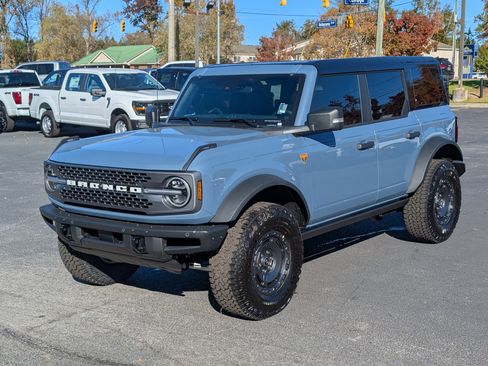 New 2025 Ford Bronco Badlands image 2