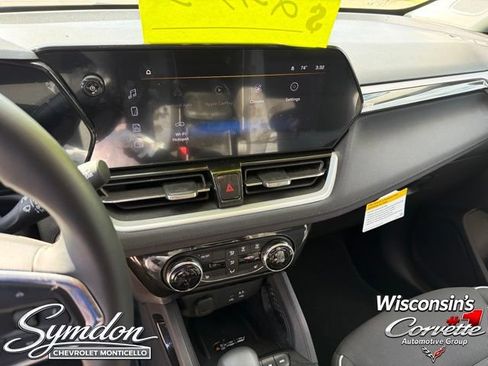 Used 2025 Chevrolet TrailBlazer LT w/ Convenience Package AWD/4WD image 13