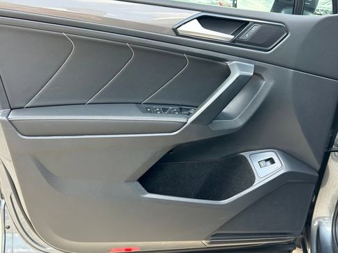 Certified 2023 Volkswagen Tiguan SE w/ Panoramic Sunroof Package FWD image 18