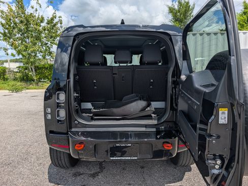 Used 2023 Land Rover Defender 90 X AWD/4WD image 14