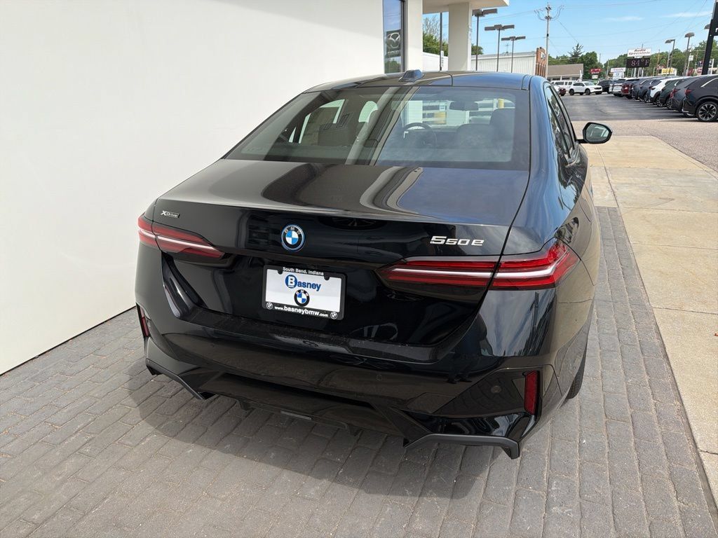New 2027 BMW 550e xDrive AWD/4WD image 7