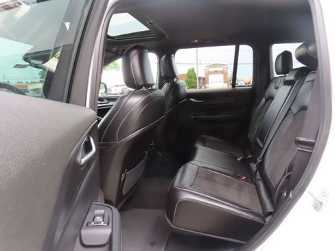 Used 2023 Jeep Grand Cherokee Altitude AWD/4WD image 21