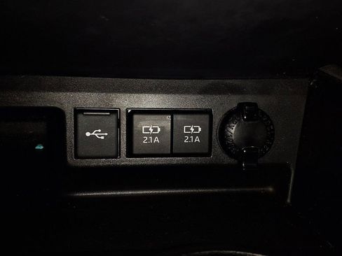 Used 2021 Toyota Highlander XSE FWD image 25