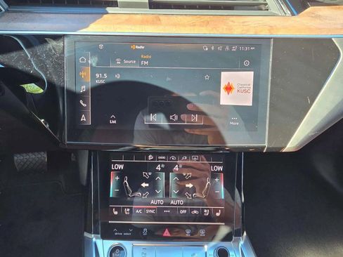 Used 2022 Audi e-tron Premium Plus w/ Premium Plus Package image 37