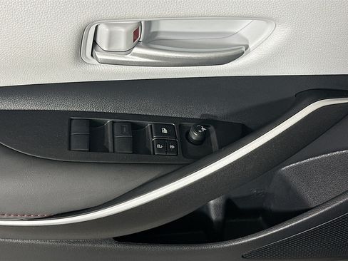 Used 2025 Toyota Corolla SE FWD image 14
