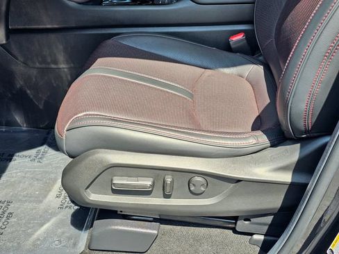 Used 2025 Honda Pilot Black Edition image 18