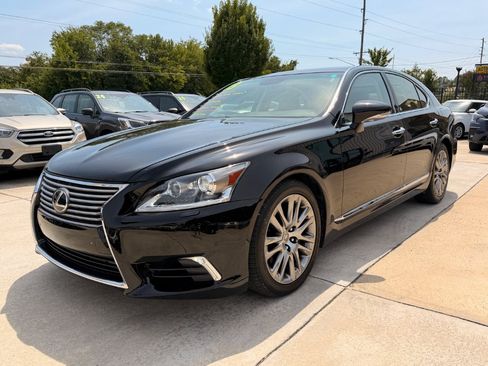 Used 2013 Lexus LS 460 w/ Comfort Pkg RWD image 19