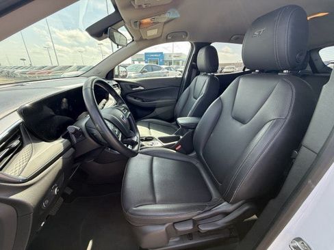 Used 2024 Buick Encore GX Sport Touring FWD image 16