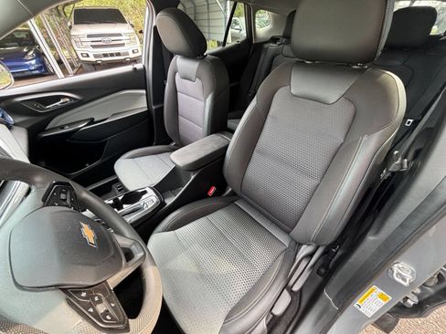 Used 2025 Chevrolet Trax LT FWD image 35