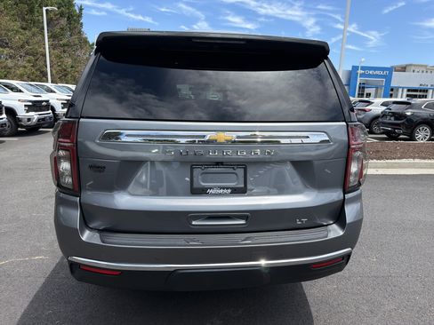 Used 2022 Chevrolet Suburban LT w/ LT Signature Package AWD/4WD image 8