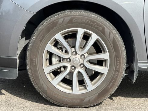 Used 2015 Nissan Pathfinder S image 12