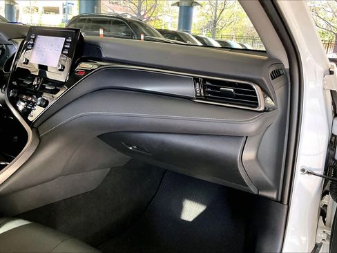 Used 2021 Toyota Camry SE w/ Convenience Package image 18