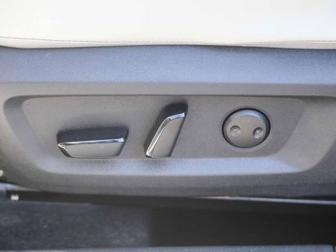 Used 2025 Nissan Rogue SV w/ SV Premium Package image 22