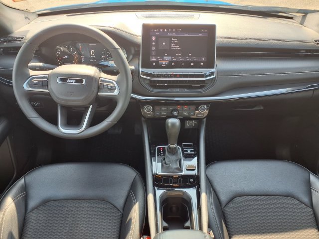 Used 2024 Jeep Compass Latitude w/ Convenience Group AWD/4WD image 11