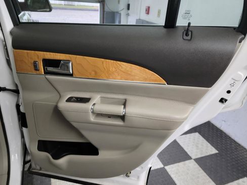 Used 2013 Lincoln MKX AWD image 21