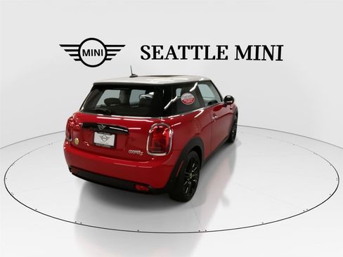 Certified 2024 MINI Cooper SE w/ Signature Upholstery Package image 8