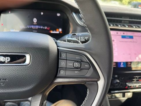 New 2025 Jeep Grand Cherokee Limited w/ Black Appearance Package image 27