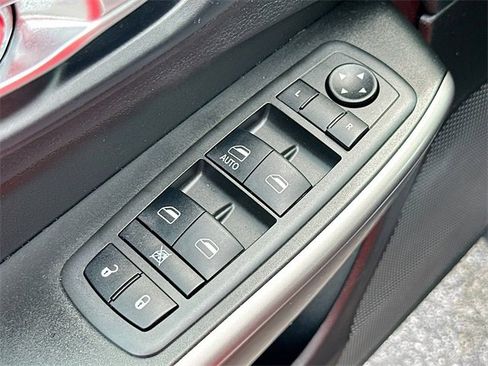 Used 2019 Jeep Cherokee Latitude w/ Cold Weather Group image 17