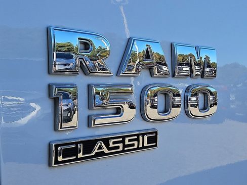 Used 2021 RAM 1500 Classic SLT image 32