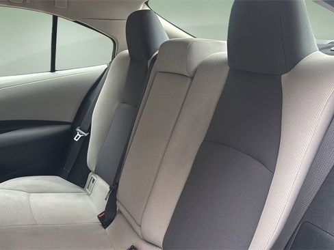 Used 2021 Toyota Corolla LE image 12