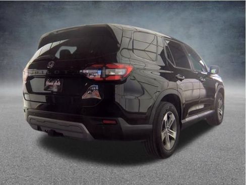 Used 2025 Honda Pilot EX-L image 3