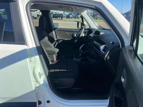 Used 2021 Jeep Renegade Latitude AWD/4WD image 31