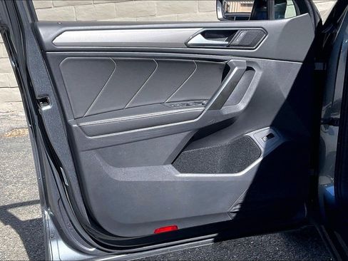 Used 2022 Volkswagen Tiguan SE R-Line image 21