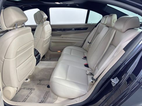 Used 2013 BMW 750Li image 41