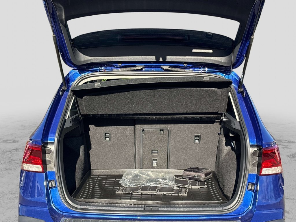 Certified 2024 Volkswagen Taos SEL AWD/4WD image 15