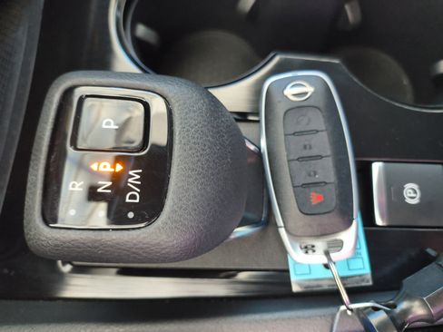 Used 2023 Nissan Rogue SV image 27