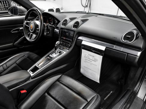 Used 2022 Porsche 718 Cayman image 21