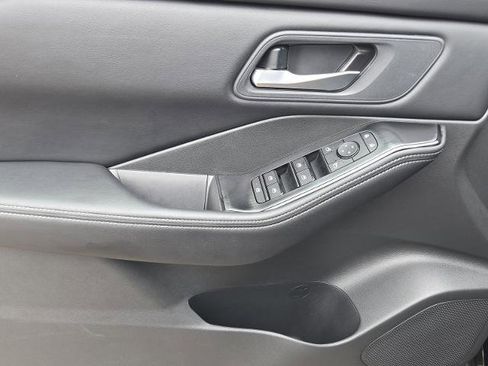 Certified 2025 Nissan Rogue SV FWD image 28