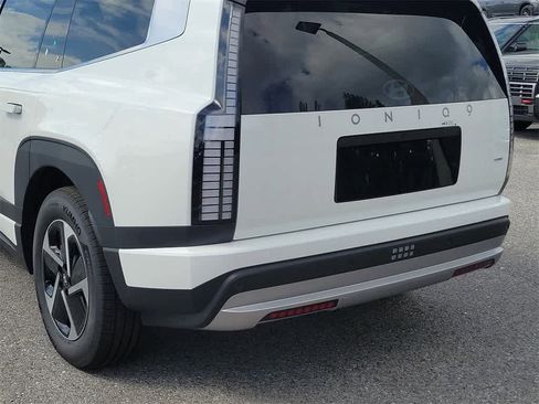 New 2026 Hyundai Ioniq 9 SE image 6