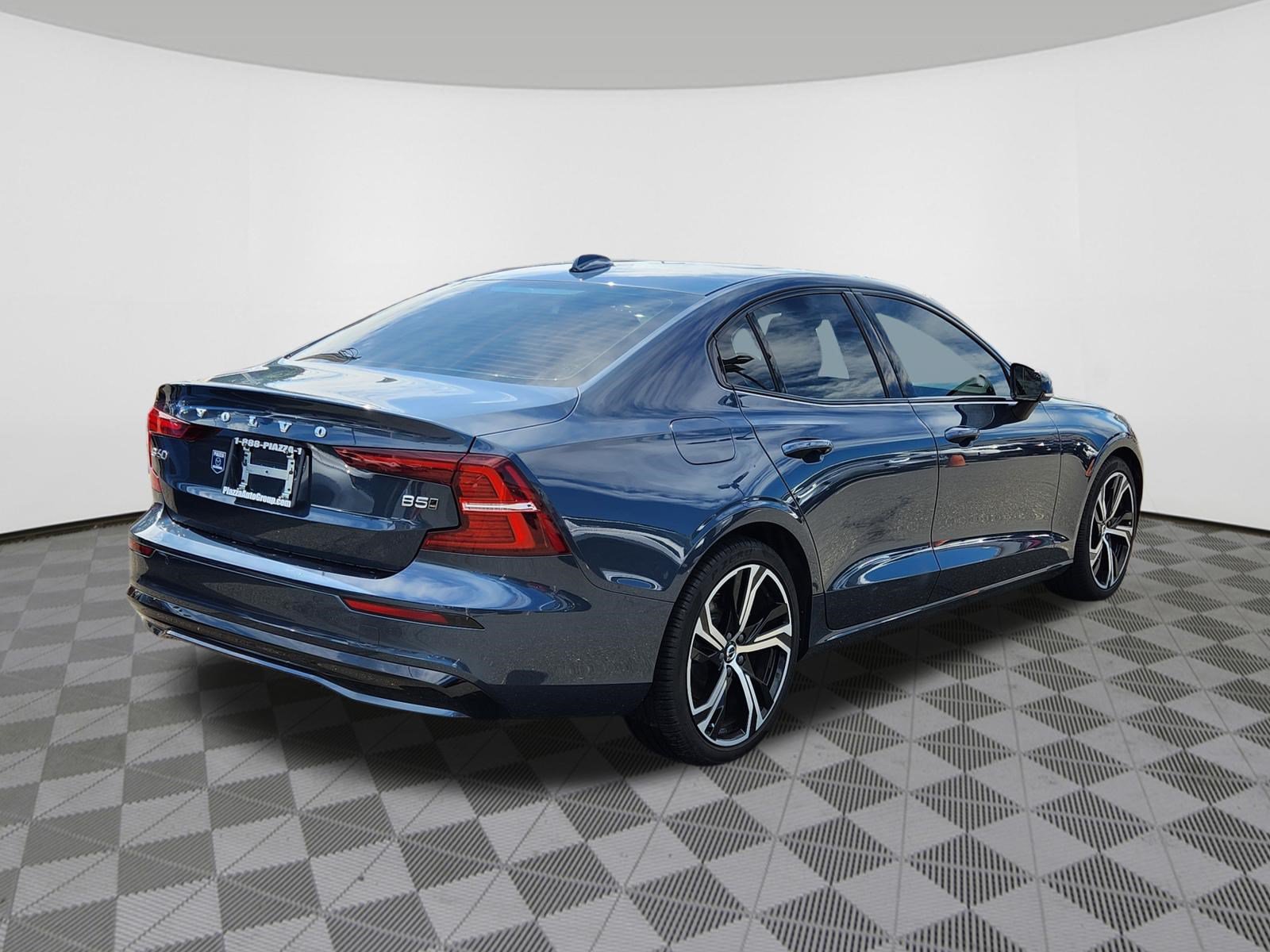 Used 2024 Volvo S60 B5 Core AWD/4WD image 4