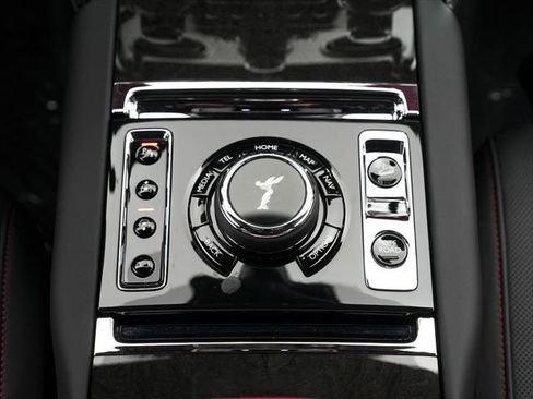 Certified 2025 Rolls-Royce Cullinan AWD/4WD image 32