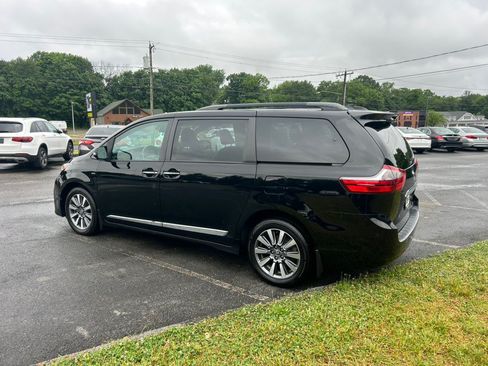 Used 2020 Toyota Sienna Limited Premium AWD/4WD image 4