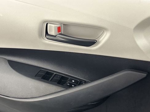 Used 2022 Toyota Corolla LE image 18