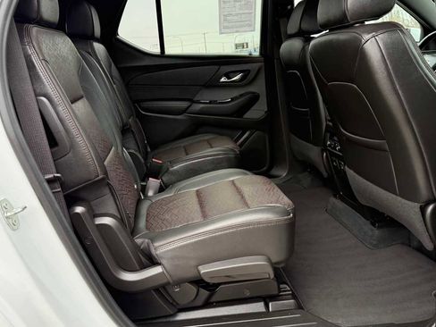 Used 2022 Chevrolet Traverse High Country image 12