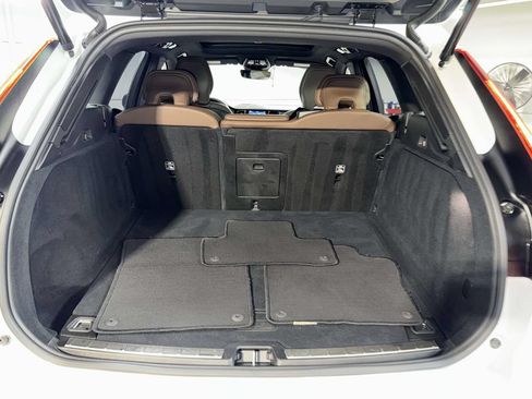 Used 2025 Volvo XC60 B5 Plus AWD/4WD image 17