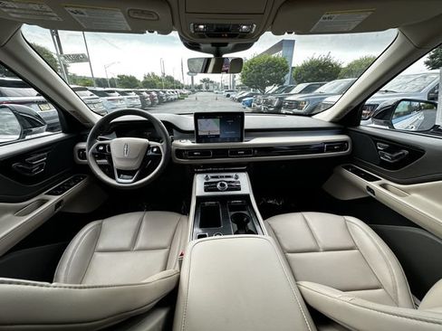 Certified 2023 Lincoln Aviator AWD w/ Premium Package image 16