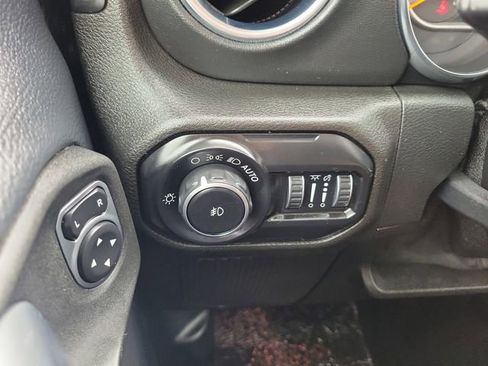 Used 2019 Jeep Wrangler Unlimited Sahara AWD/4WD image 21