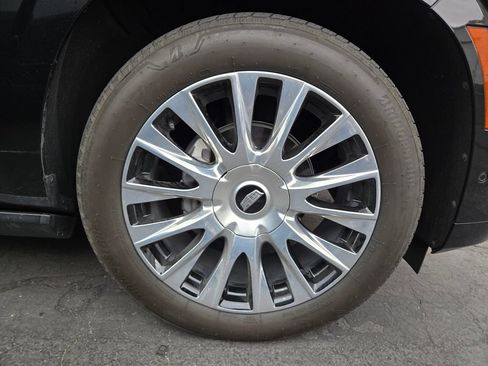 Used 2025 Cadillac Escalade Premium Luxury Platinum AWD/4WD image 3